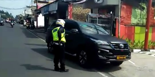 IPW Minta Pengusutan Kasus Fortuner Berpelat Polri Dilakukan Serius