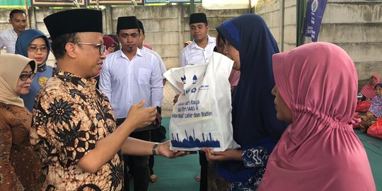Kemendes dan Mitra Kerja Bagikan Sembako Gratis di Jombang