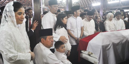 Tidak Gelar Open House, SBY Akan Ziarah ke Makam Ani Yudhoyono Usai Salat Id