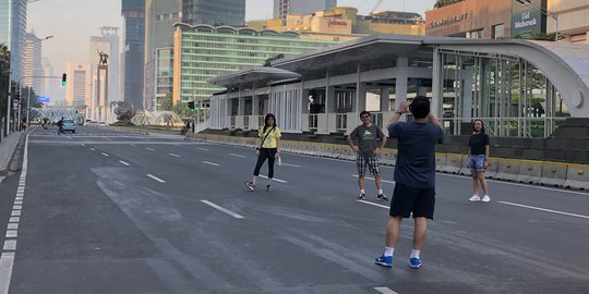 Menikmati Sepinya Jalanan Ibu Kota Jakarta