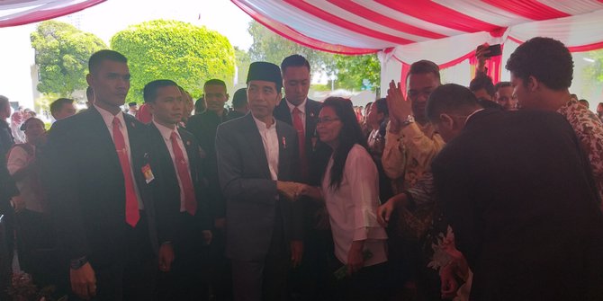 Open House Di Istana, Jokowi Temui Langsung Warga yang Antre Di Lapangan Monas