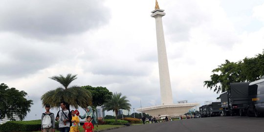 Libur Lebaran Di Monas Banyak Orang Tua Anak Anak Terpisah Dari Keluarganya Merdeka Com