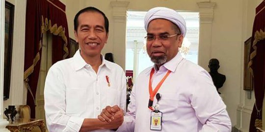 Ngabalin Minta Sekjen PAN Bisiki Zulkifli Hasan Untuk Gabung ke Jokowi