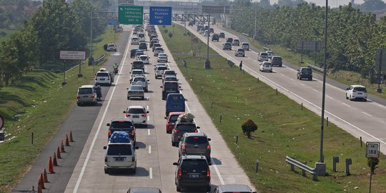 Lebaran Hari ke-2, Lalin Jakarta Menuju Cikampek Padat
