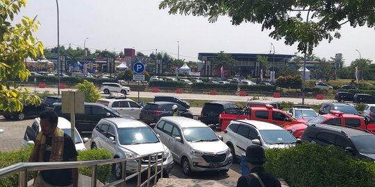 Tol Jakarta - Cikampek Masih Padat, Polisi Buka Tutup Rest Area