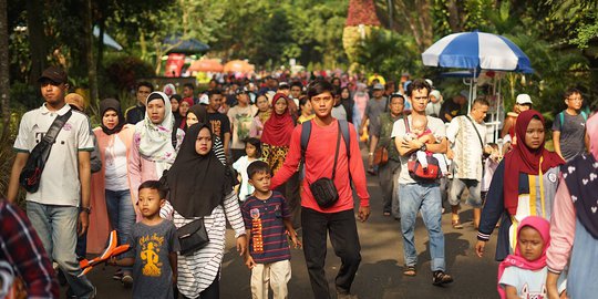 Taman Margasatwa Ragunan Dipadati Puluhan Ribu Pengunjung