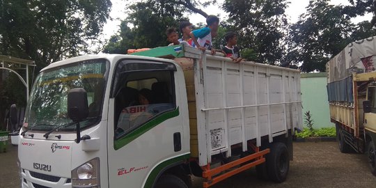 Rutinitas Tahunan Warga Bekasi Saat Libur Lebaran: Wisata Keluarga Naik Truk