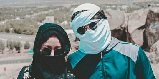 Heboh Foto Atta Halilintar dengan Perempuan Berhijab di 