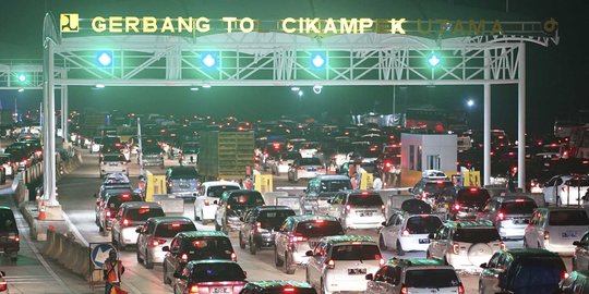 Arus Balik, Begini Kepadatan di Gerbang Tol Cikampek Utama