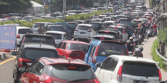 Urai Kemacetan di Lembang, Polisi 13 Kali Terapkan One Way
