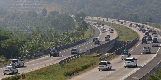 Hindari Macet Arus Balik Rest Area Cikampek  Jakarta Hari 