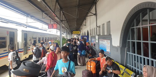 Arus Balik, Pemudik Tiba di Stasiun Gambir dan Senen Meningkat