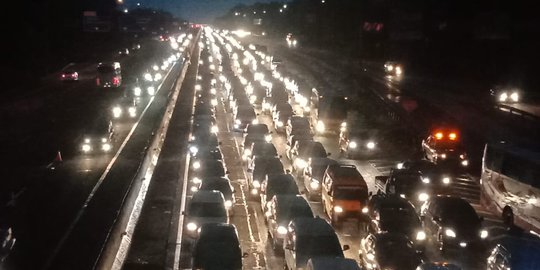 Kemacetan di Tol Semarang Tidak Terbendung, Polisi Berlakukan One Way