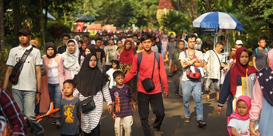 Libur Lebaran, Banyak Pengunjung Ragunan Terpisah dari Anaknya
