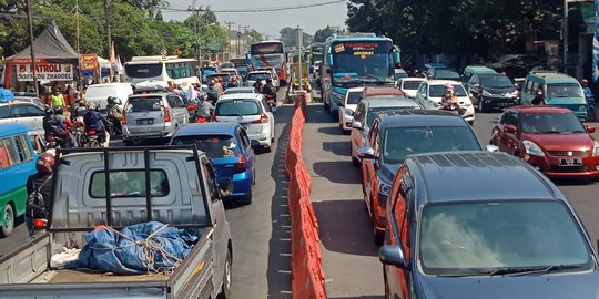 Imbas Sistem One Way di Tol, Jalur Arteri arah Cikampek Macet dari Karawang