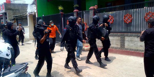 Terduga Teroris di Bandar Lampung Ditangkap Saat Beli Buah di Pasar Tugu