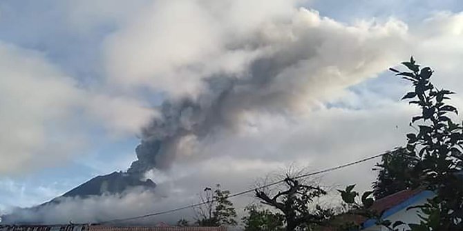 Warga Aceh Terdampak Hujan Abu Gunung Sinabung