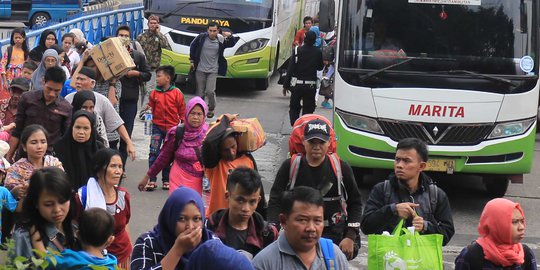 Hingga H+4, Penumpang Arus Balik Turun di Kampung Rambutan Tembus 120.443 Orang