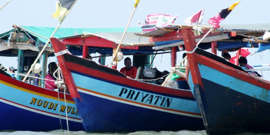 Perahu Pesiar Terbalik di Pantai Pangandaran, 4 Wisatawan Selamat