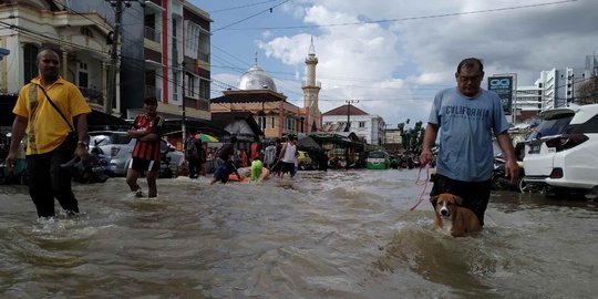 Banjir di Samarinda Ikut Lumpuhkan Kawasan Bisnis