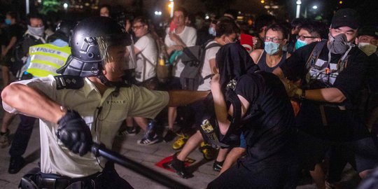 Mencekamnya Bentrokan Warga Hong Kong dengan Aparat Saat Tolak RUU Ekstradisi