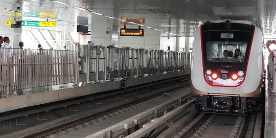 5.000 Warga Jakarta Jajal LRT di Hari Pertama Uji Publik