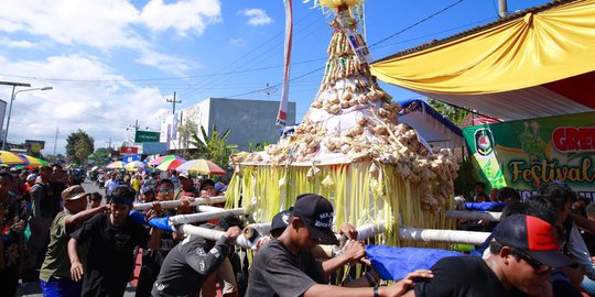 Grebeg Syawal, Warga Desa Temuguruh Banyuwangi Arak 1000 Ketupat