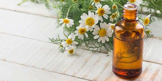 8 Facial Oil Alami yang 'Ramah' untuk Kulit Sensitif