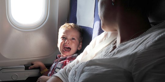 Begini Trik Nyaman Agar Anak Nyaman Melalui Perjalanan Menggunakan Pesawat