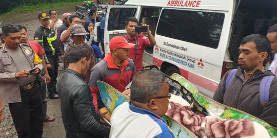 Tim SAR Evakuasi Ayah dan Anak Disambar Petir di Kawah Gunung Sibayak
