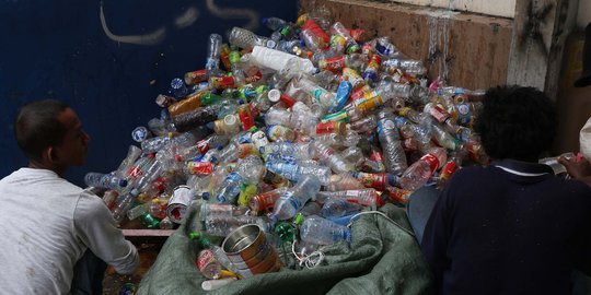 Pemkot Lelang Hasil Pengumpulan Botol Plastik Suroboyo Bus