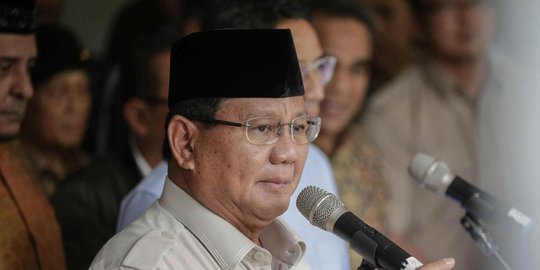 Prabowo Tonton Sidang MK di Hambalang