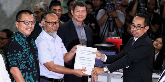 Buka Permohonan di MK, BW Klaim Kemenangan Prabowo-Sandiaga 52 Persen