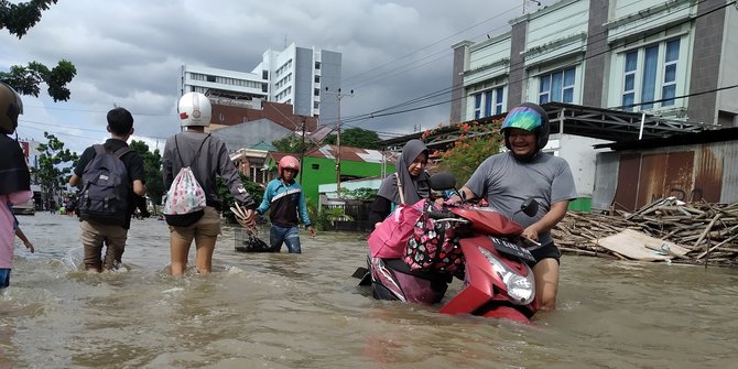 TNI & Polri Akan Tambah Pasukan Bantu Korban Banjir di Samarinda