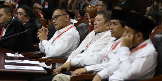 Ekspresi Hadirin Dengar Tuntutan Tim Hukum 02 di Sidang Perselisihan Pilpres 2019