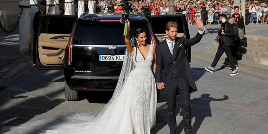Kemesraan Sergio Ramos dan Pilar Rubio di Hari Pernikahan