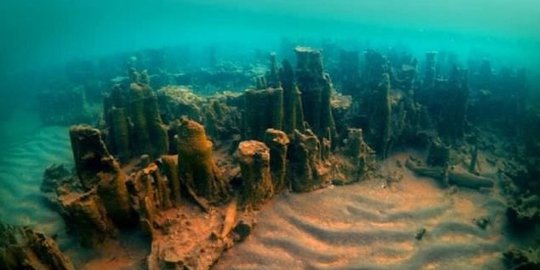 6 Penemuan Luar Biasa di Dalamnya Danau Misterius
