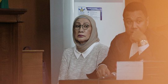 Menangis Bacakan Pleidoi, Ratna Sarumpaet Minta Dibebaskan