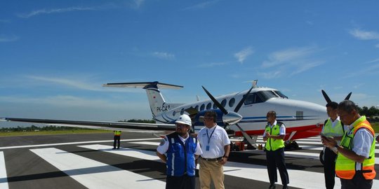 mendarat dan parkir pesawat