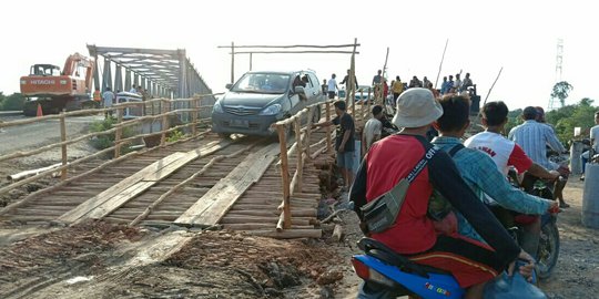 Urai Kemacetan di Jalintim Sumatera, Pemerintah Bangun Jembatan Darurat