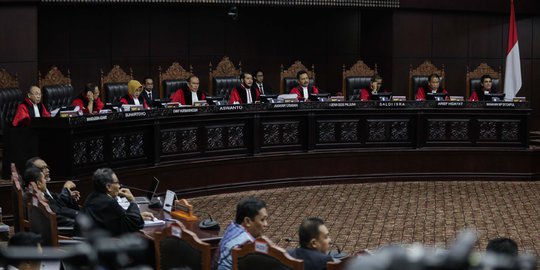 Hakim Selesaikan Pemeriksaan Saksi Tim Hukum Prabowo Usai Bersidang Selama 20 Jam