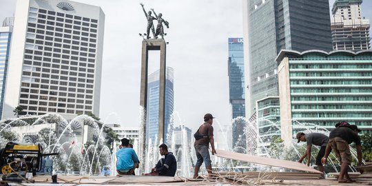 Panggung Perayaan HUT Jakarta di Bundaran HI Mulai Dipasang