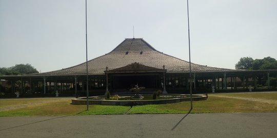 Istana Mangkunegaran Solo Ramai Dikunjungi Wisatawan Saat Libur Lebaran