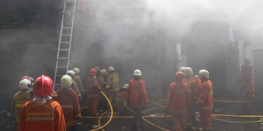 Ruko Penyimpanan Kembang Api di Asemka, Tambora Terbakar