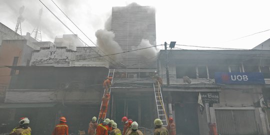 Gudang Petasan di Asemka Terbakar