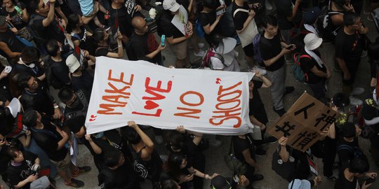 Ribuan Massa Hong Kong Kepung Kantor Polisi, Tuntut RUU Ekstradisi Dibatalkan
