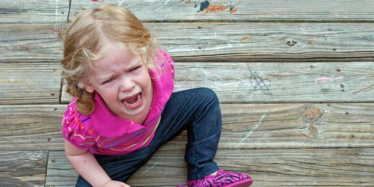 Begini Cara Efektif Tenangkan Anak yang Tengah Tantrum di Tempat Umum