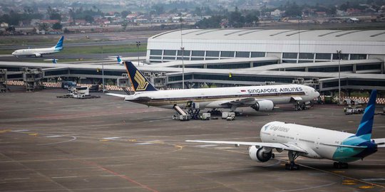 Perbaikan Aspal Runway Rusak Beres, Bandara APT Pranoto Beroperasi Lagi