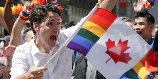 Semringah PM Justin Trudeau Saat Hadiri Parade LGBT