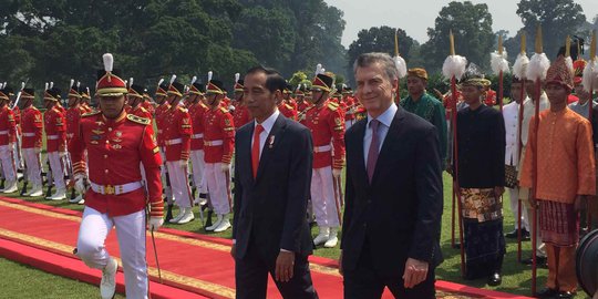 Bertemu Presiden Argentina, Jokowi Tawarkan Produk BUMN